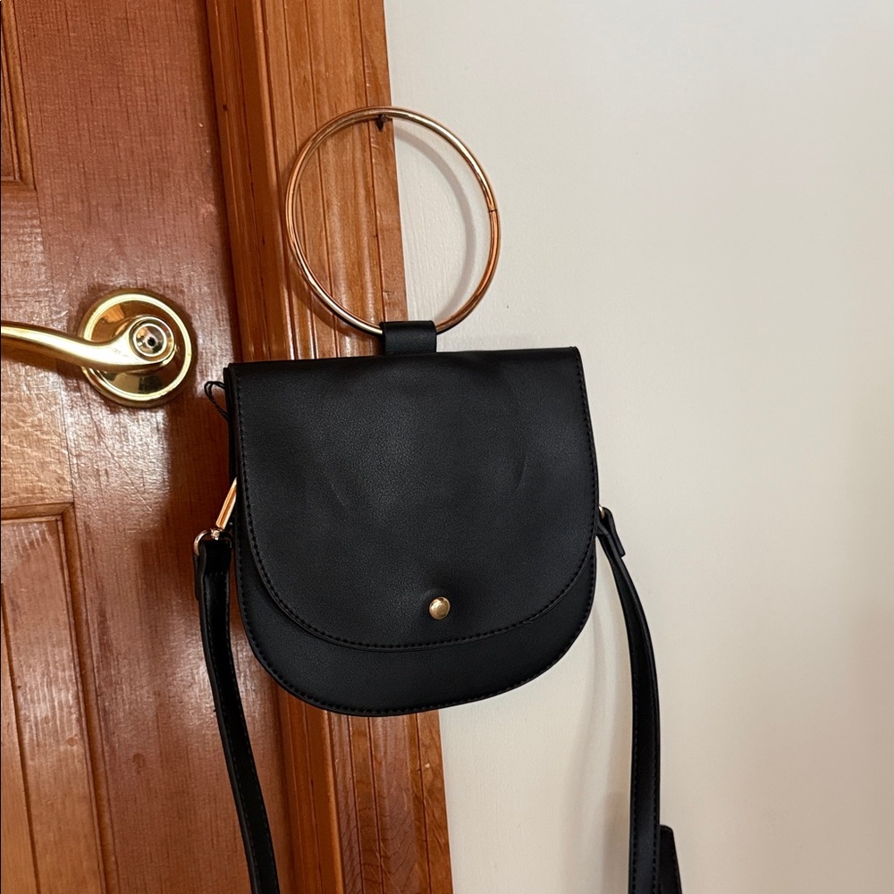 Black Leather Crossbody Bag with Wristlet option